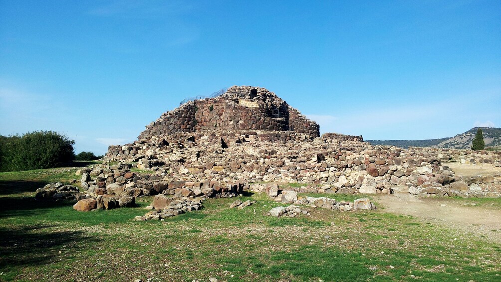 Apri foto 2 di 9. Beautiful view of Barumini on a clear blue sky day