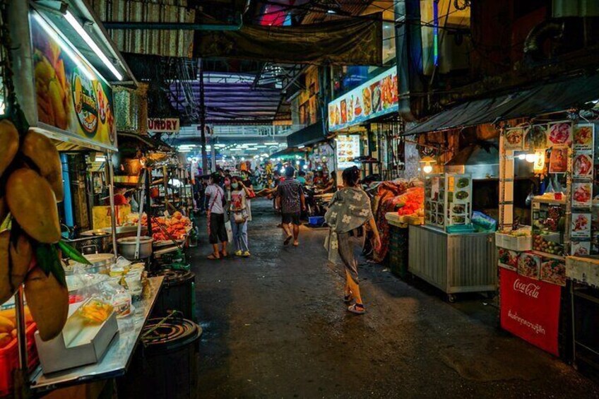Bangkok Bar Hopping Night Tour with Tuk Tuk Ride in Siam 