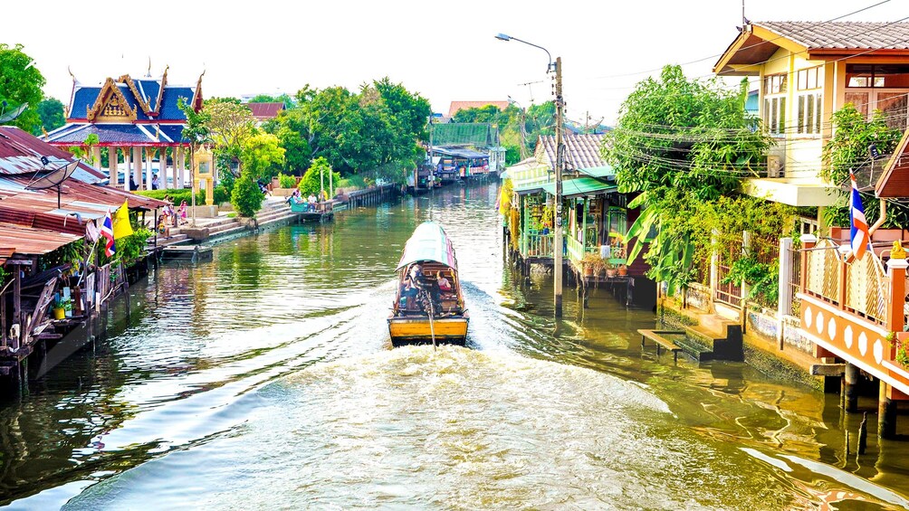 Bangkok City Sites by Foot, Tuk-Tuk & Riverboat 