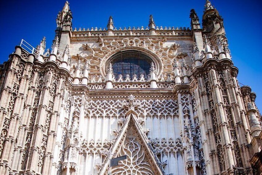 Alcazar and Cathedral & Giralda of Seville. Skip The Line! Includes access tickets