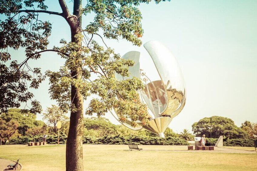 Recoleta- Floralis Generica