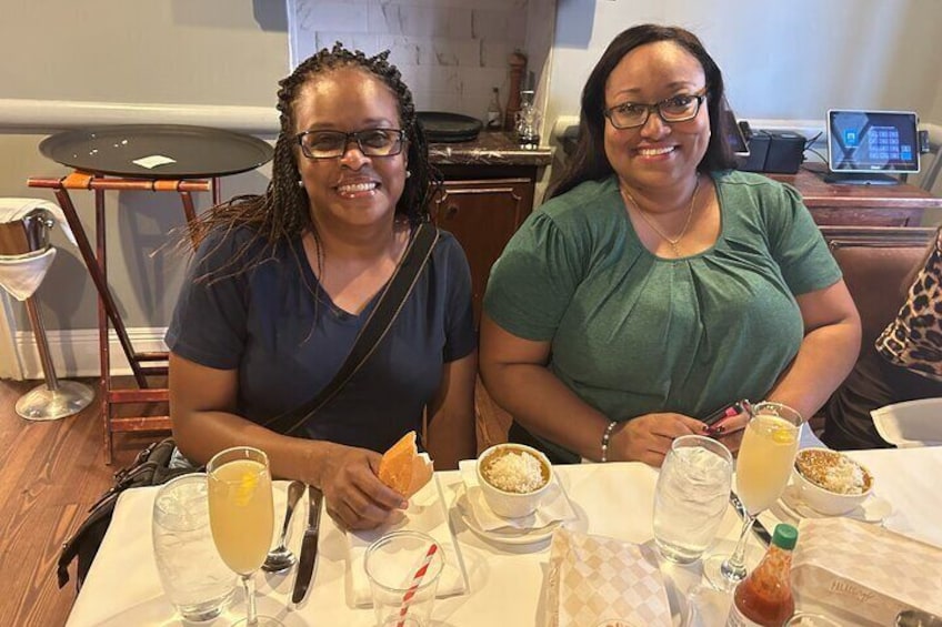 Small-Group French Quarter Cocktail and Foodie Crawl
