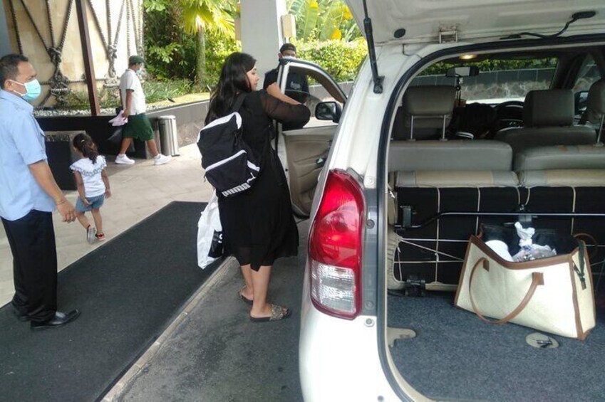 Hotel pick up and drop off