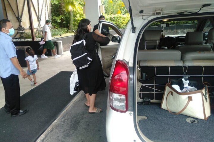 Hotel pick up and drop off