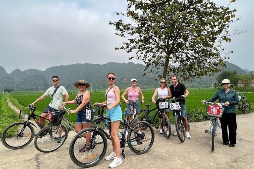 Private Ninh Binh Luxury Day Tour (Tam Coc, Mua Cave, Cycling)