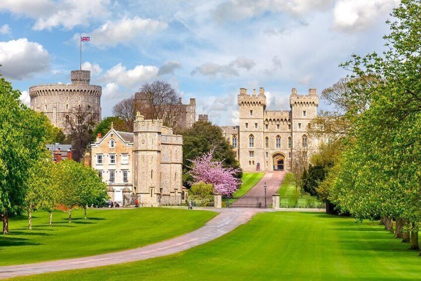 Stonehenge and Windsor Castle Tours from London