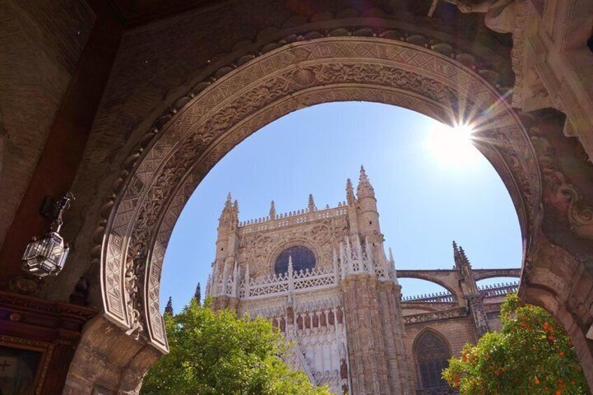 Monumental Economic tour with booking fee Seville
