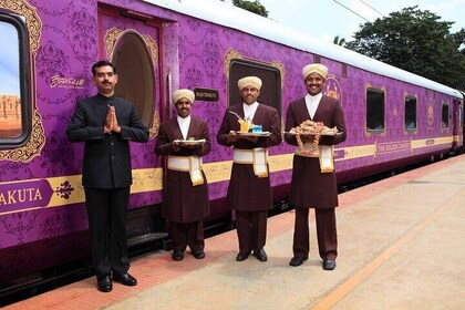 Private Same Day Taj Mahal Luxurious Tour By Train From New Delhi