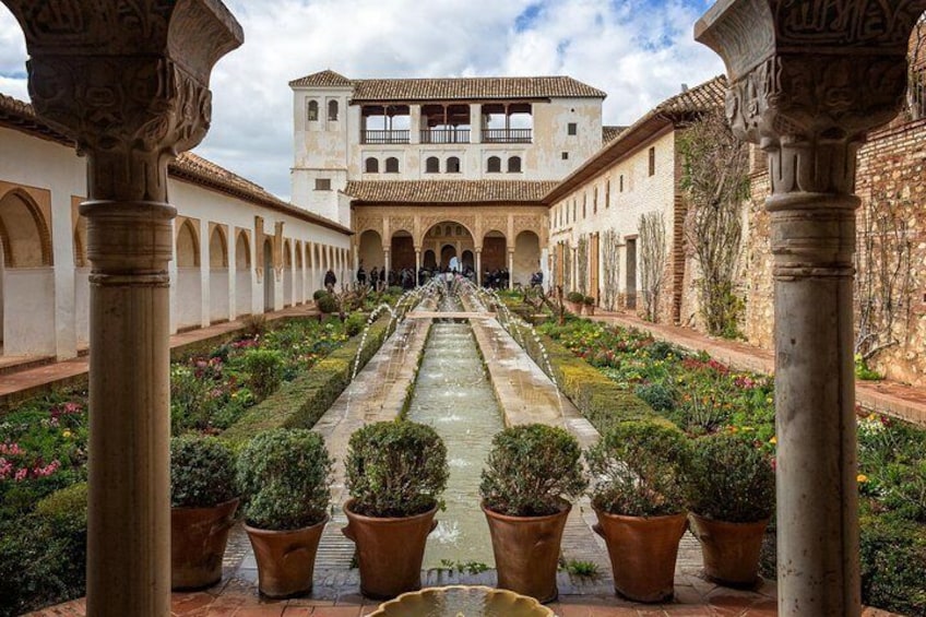 Granada Day Trip from Seville with Skip-the-line Alhambra Access