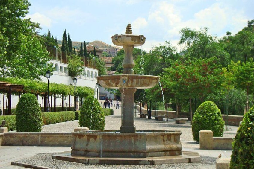 Granada Day Trip from Seville with Skip-the-line Alhambra Access