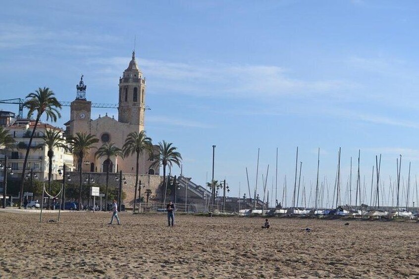 Poblet, Wines & Sitges -Reduced group and hotel pick-up from Salou / Tarragona
