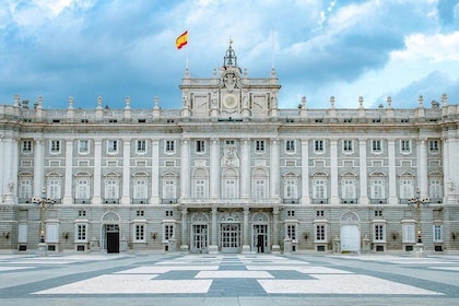 Privater Besuch des Königspalastes von Madrid und des Prado mit Eintritten.