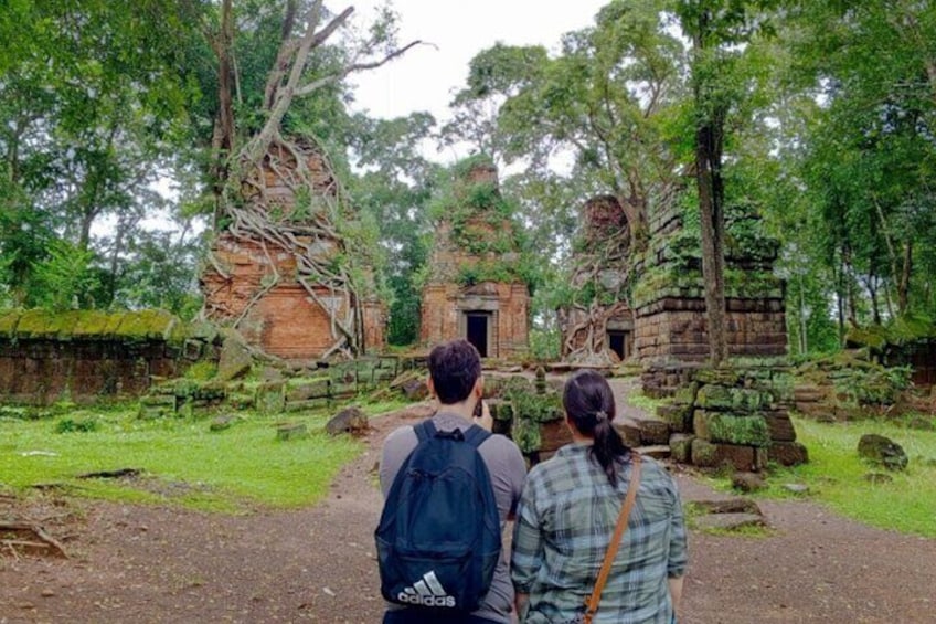 Visit Prasat Pram in Koh Ker complex 