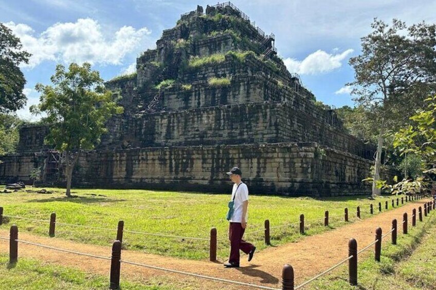 Solo travler to Koh Ker temple 