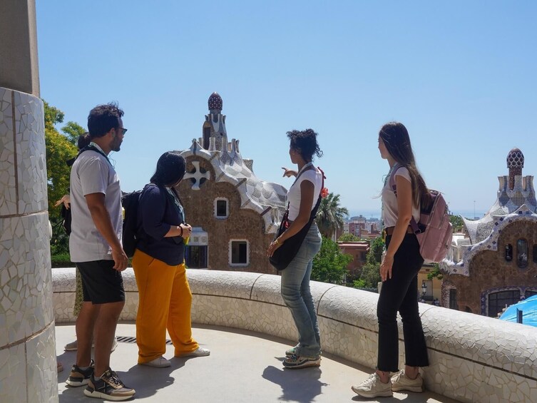 Fast Track Sagrada Familia & Park Güell - Guided tour