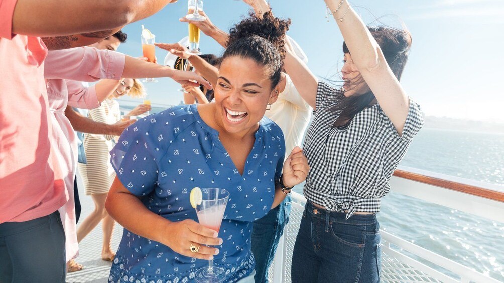 Sunset Cocktail Cruise in NYC