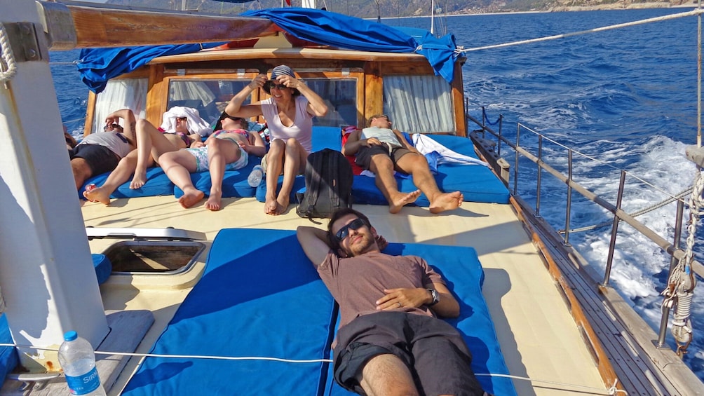 Group on scenic voyage to explore the coast of Fuerteventura