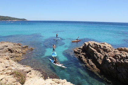 Sea kayaking in the heart of the Ramatuelle Nature Reserve