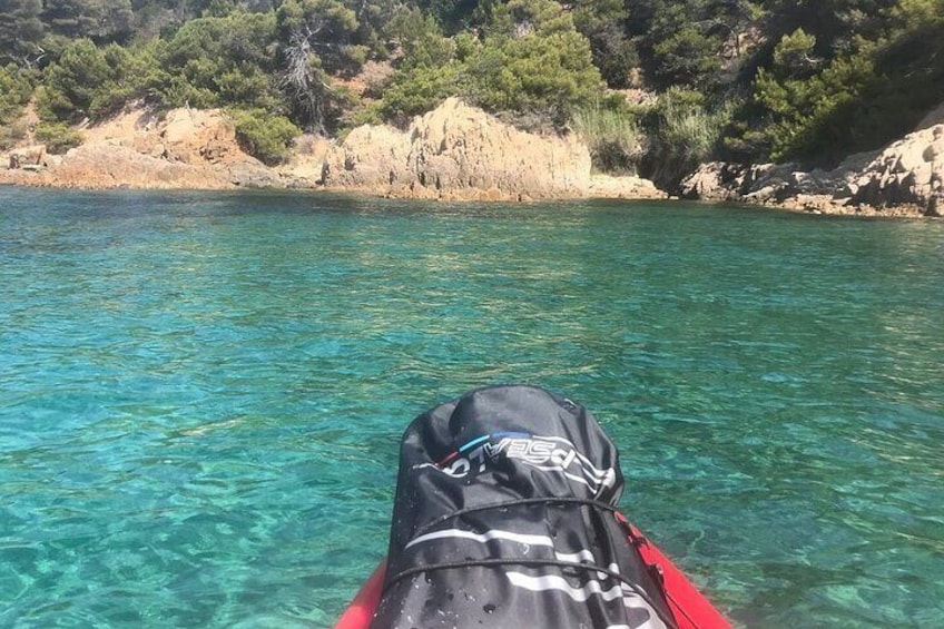 Sea kayaking in the heart of the Ramatuelle Nature Reserve