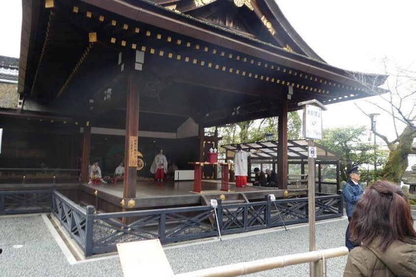 Traditional dance in Fushimi Inari shrine