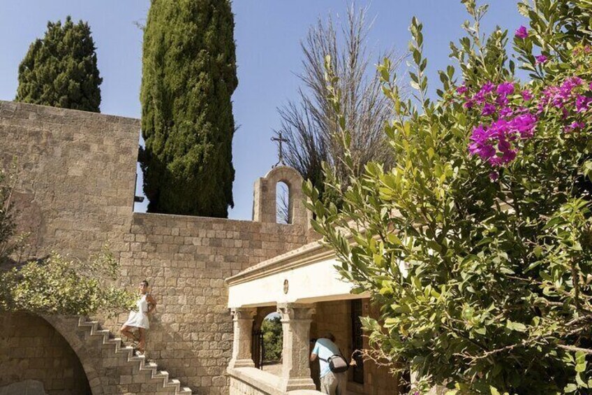 Top 3 Rhodes Highlights Guided Tour: Kallithea, 7 Springs Valley, and Filerimos