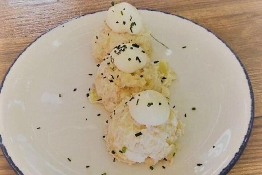 Seville Food Tour: Tapas, Drinks and Delights with a Local