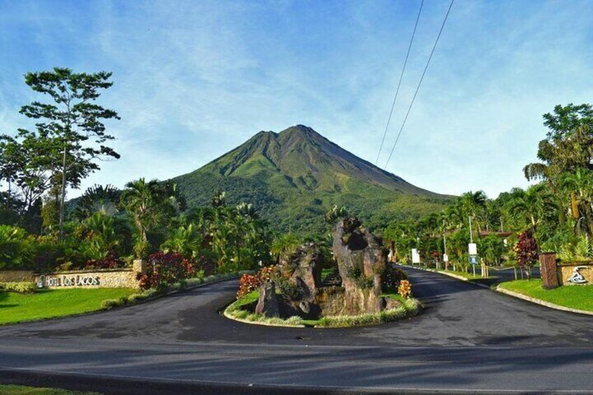 La Fortuna Relax: Dip into Hot Springs from San Jose