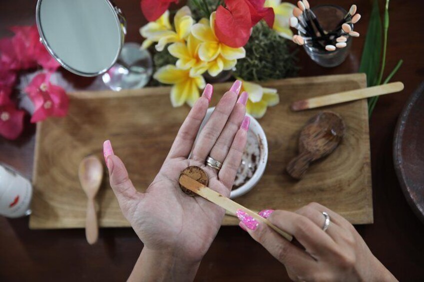 We invite you to create your own beauty and ingredients with 100% natural & organic. Ingredients. Welcome to Bali Best Beauty Workshop!