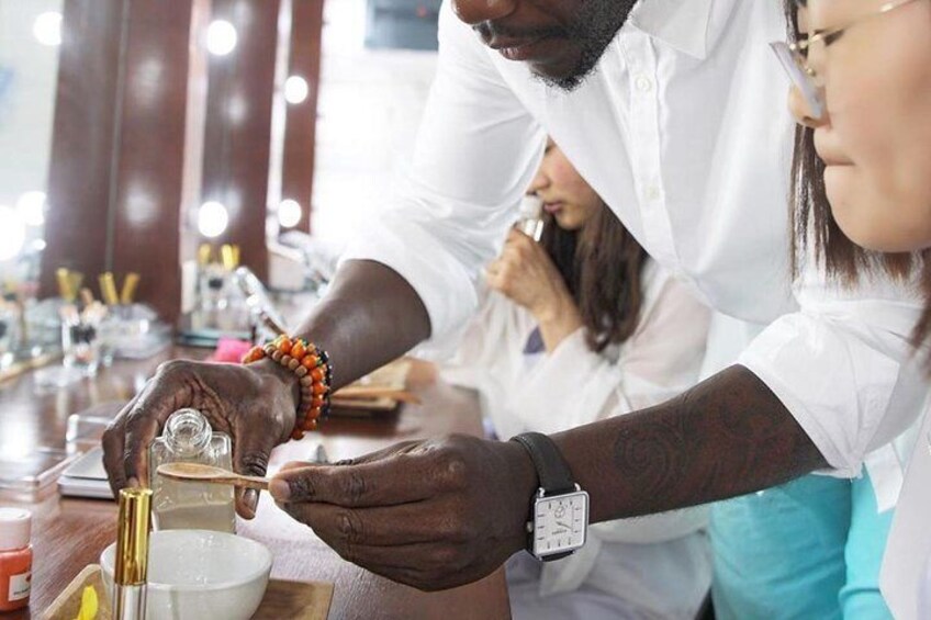 We invite you to create your own beauty and ingredients with 100% natural & organic. Ingredients. Welcome to Bali Best Beauty Workshop!