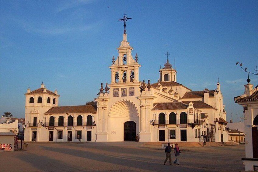 Guided tour of El Rocio, the town of the sandy streets and the sanctuary of the Vírgen del Rocio
