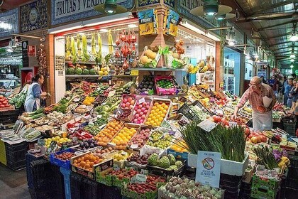 Discover the markets of Seville by bike and try their most typical products...