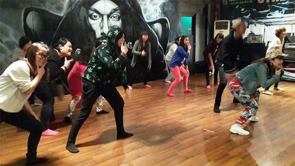 K-Pop Dance Lesson in Seoul