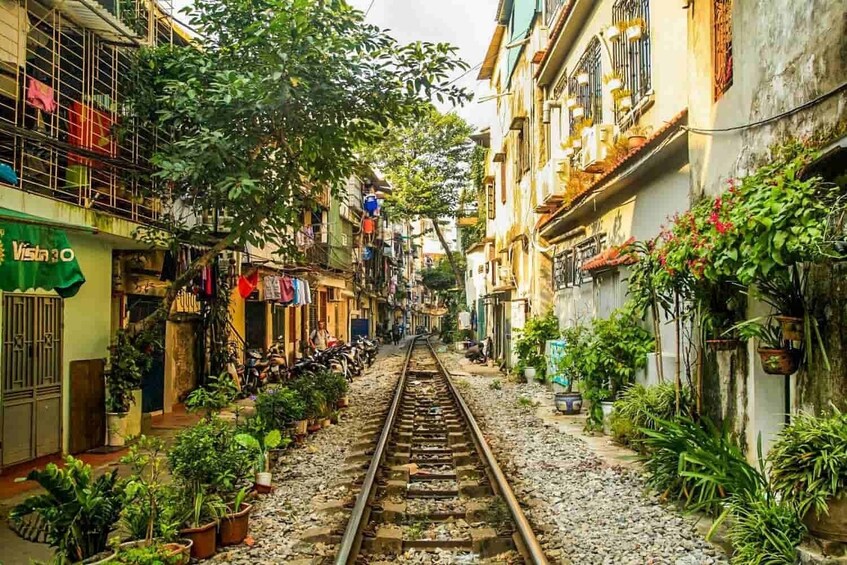 Bat Trang Village, Co Loa Citadel & Train Excursion