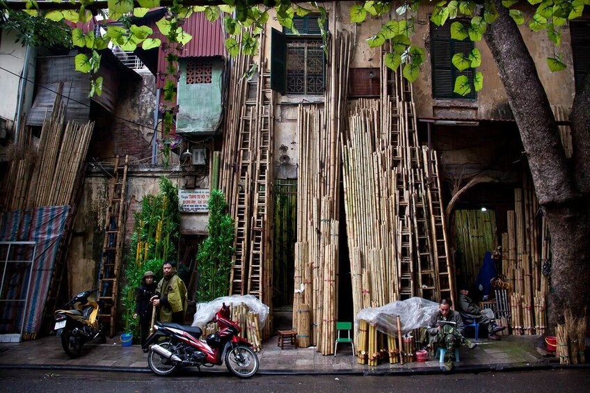 Fine Art, Walking Tour & Traditional Show