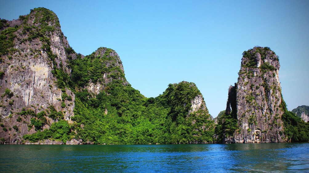 Cliffs and rock formations in Ha Long Bay