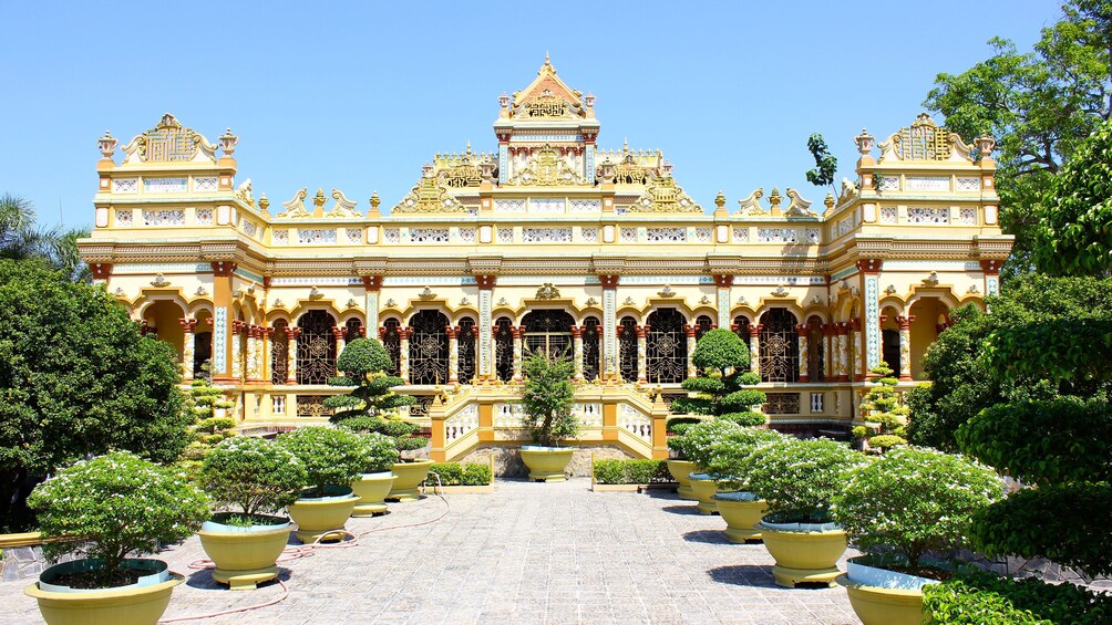 Vĩnh Tràng Temple in Mekong