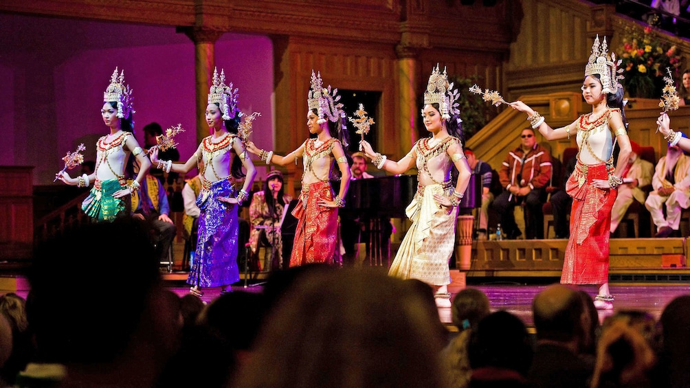 Apri foto 2 di 9. women in traditional costume dancing to music on stage in Cambodia