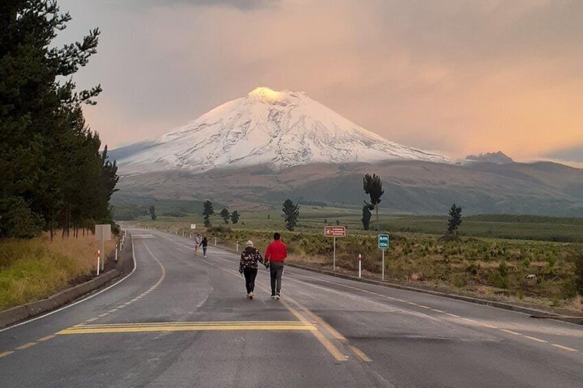 2 day 1 night tour to Cotopaxi Volcano and Quilotoa Lagoon all included