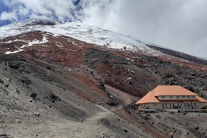 2 day 1 night tour to Cotopaxi Volcano and Quilotoa Lagoon all included