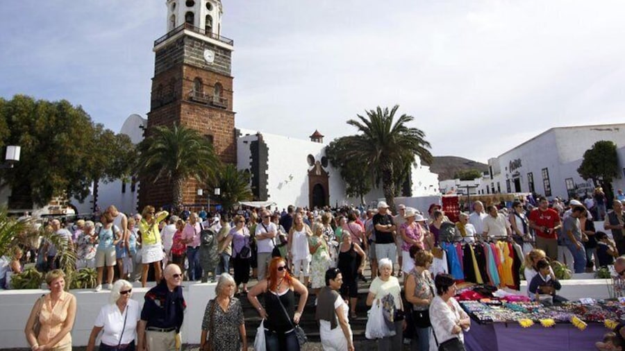Tour Teguise market + Cesar Manrique Foundation