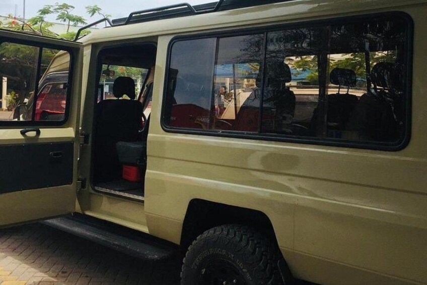 2 Days Tsavo east with 4x4 Safari Jeep