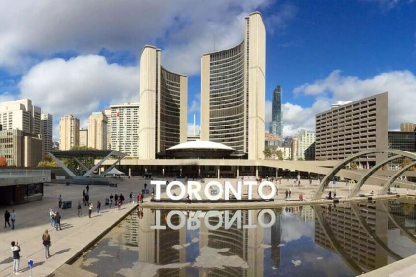 Toronto City Tour by Bus with optional Harbour Boat Cruise