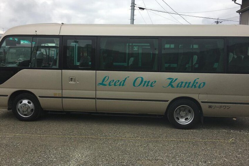 * The standard Japanese minibus has a length of 19.7 feet and 27 seats, but since there is no trunk, it is a guideline for about 15 people if you have a lot of luggage. 