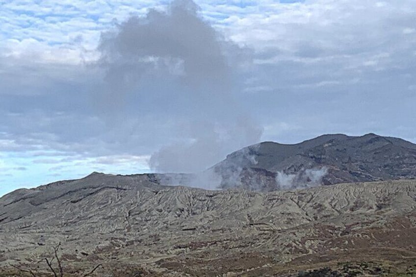 Depending on the eruption situation, you can take our bus to the crater of Mt. Aso.