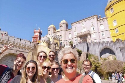 Gruppe til Pena Palace, Sintra (passer forbi Regaleira) og Cascais