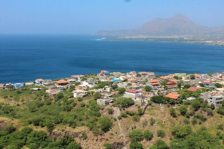 Discover the famous black sand beach+natural pool