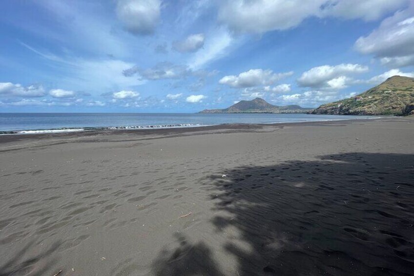 Discover the famous black sand beach+natural pool