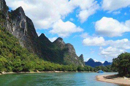 Guilin Private Tour with Reed Flute Cave,Bamboo rafting+Explore Yangshuo by...