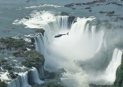 Las Cataratas de Iguazú con vuelo en helicóptero
