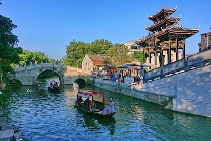 Foshan Qinghui Garden and Fengjian Water Town Private Day Tour from Guangzh...